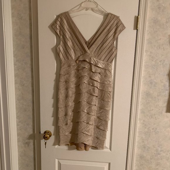 Adrianna Papell Dress Size 12 Gold Short - Picture 1 of 3